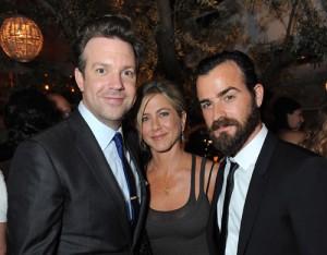 2011__06__Jennifer_Aniston_Justin_Theroux_Jason_June6_01 300&#215;234.jpg