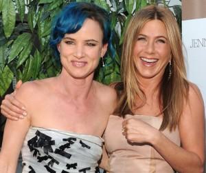 2010__08__Jennifer_Aniston_Juliette_Lewis_Aug17newsnea 300×273.jpg