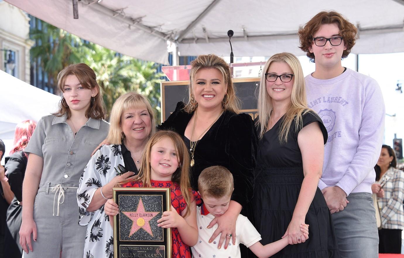 kelly clarkson kids former stepchildren star walk of fame