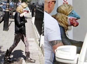 2010__06__Kesha_June4_main 300×223.jpg