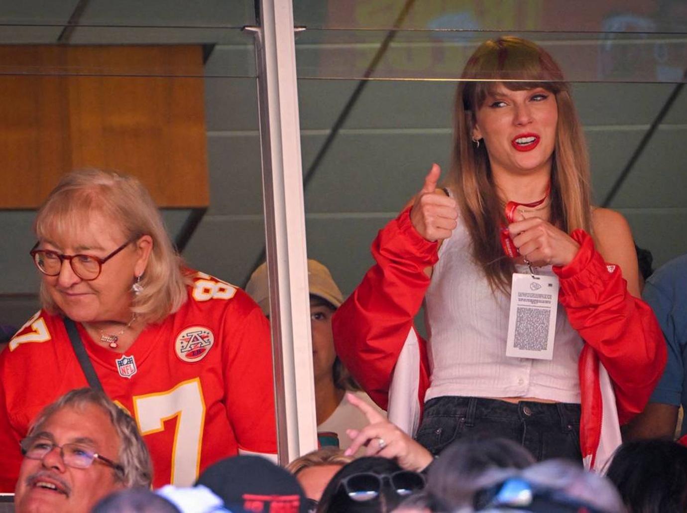 travis kelce enjoying spending time taylor swift top world