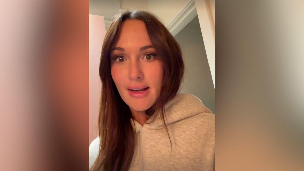 Image of Kacey Musgraves recounted her out-of-the-ordinary flight.