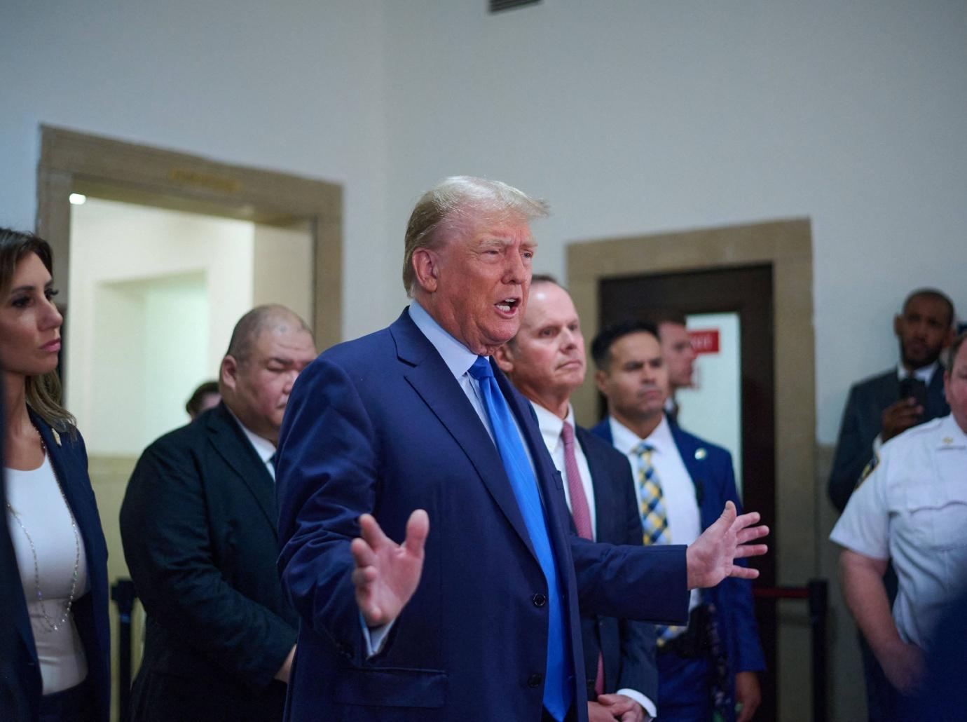 pout harder mary trump mocks donald trumps courtroom face