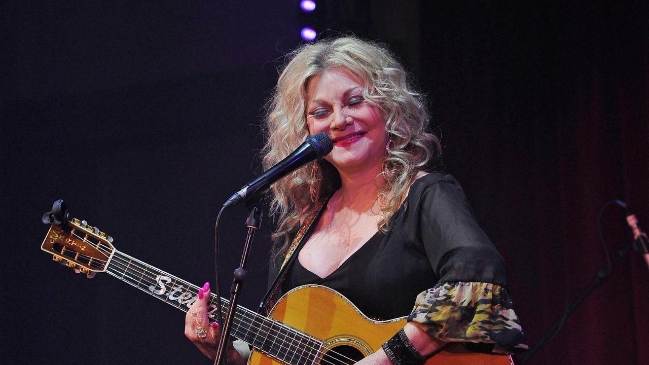 image of Dolly Parton sister