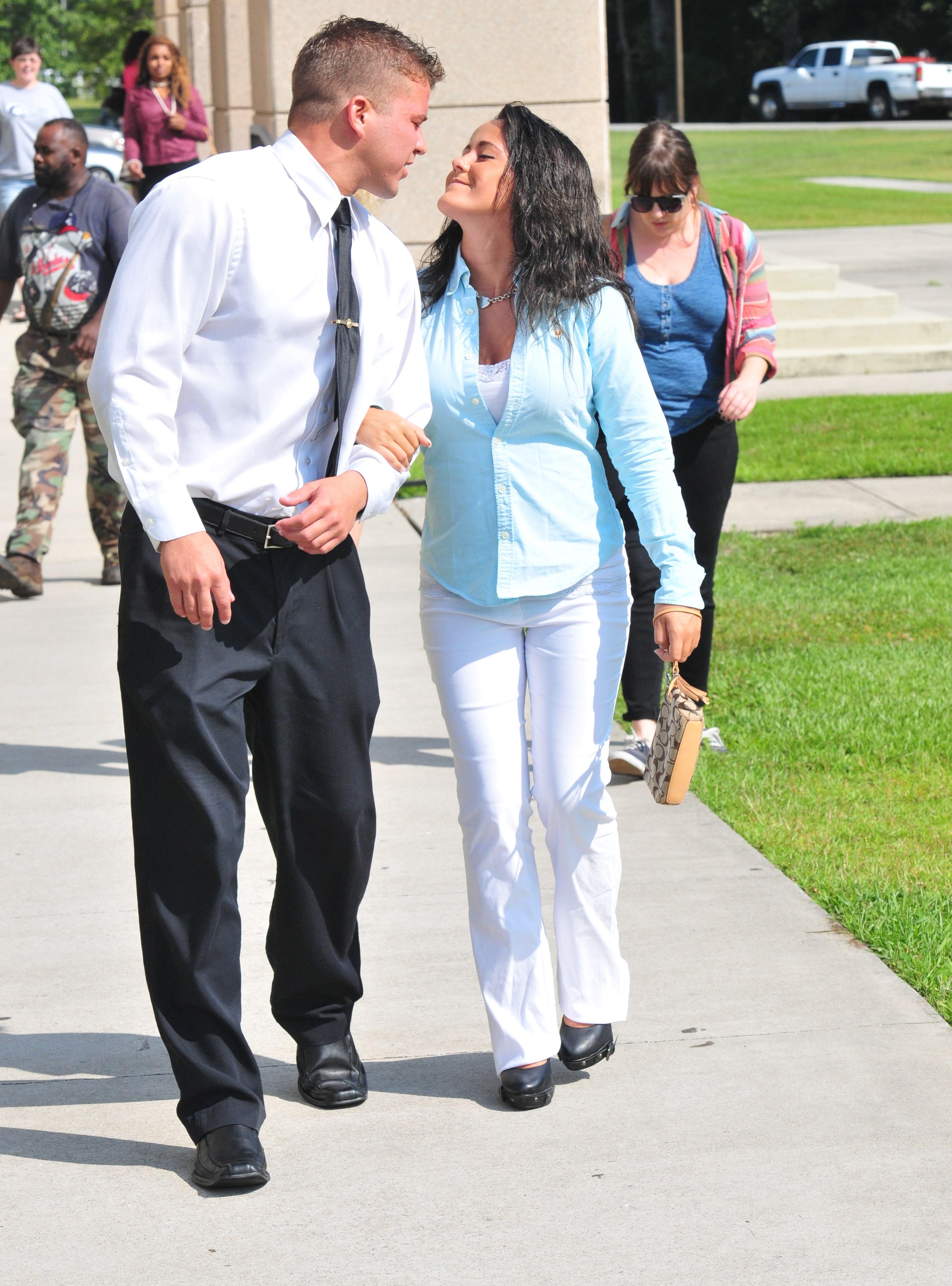 Jenelle Evans and boyfriend Nathen Griffith share a kiss after court in Wilmington, NC