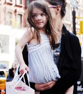 2010__04__Suri_Crusie_Shopping_Spree_April15news 266&#215;300.jpg