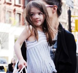 2010__04__Suri_Crusie_Shopping_Spree_April15news 266×300.jpg