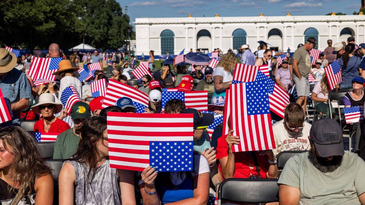 Image of Experts said crowd images shaped public perception.