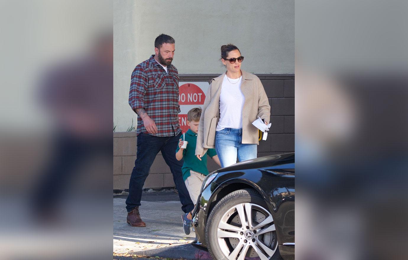 Ben Affleck  and Jennifer Garner going together with their son for ice cream