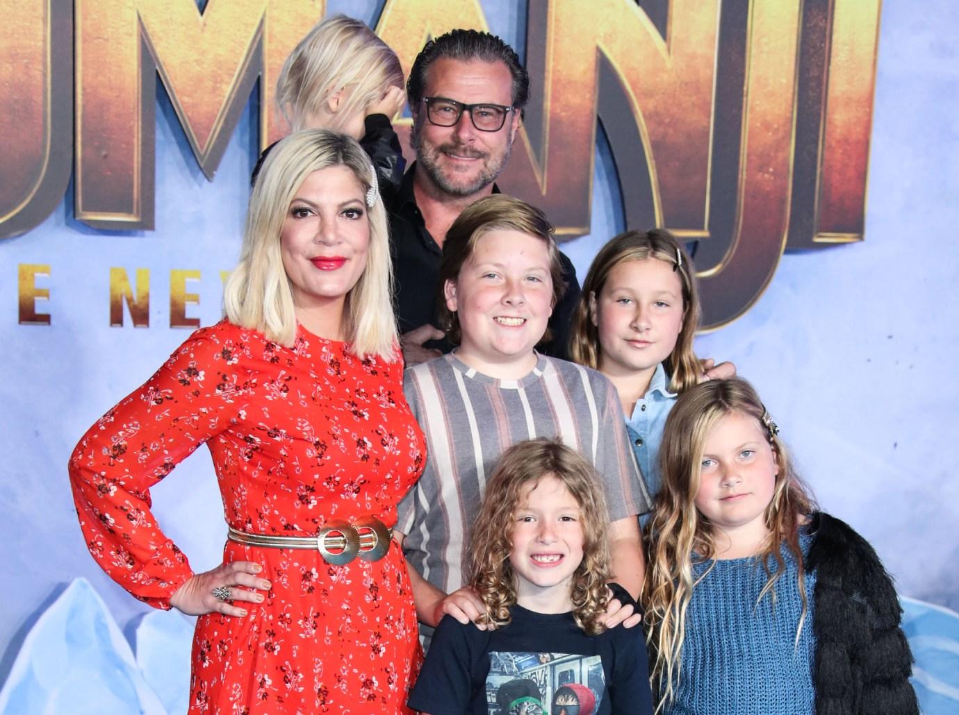 tori spelling desperate ex dean mcdermott stop sharing familys drama