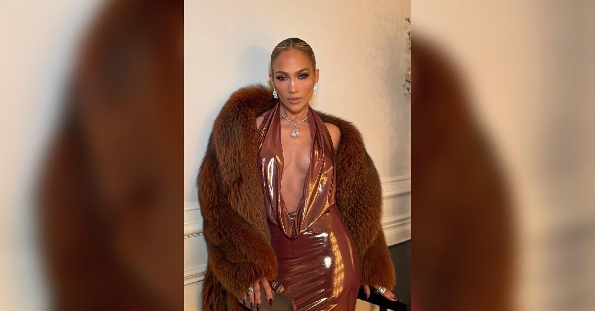 jennifer lopez wardrobe malfunction busty metallic gown hot photos