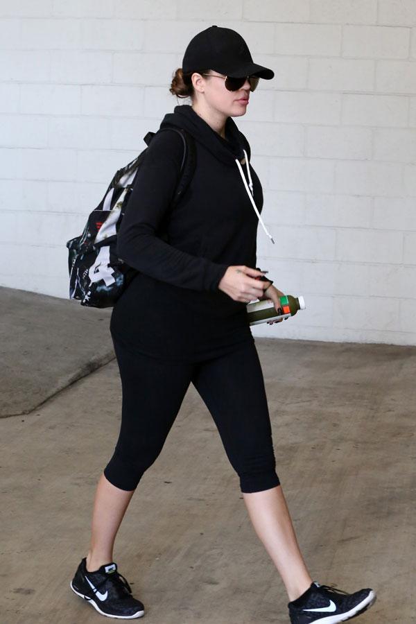 Khloe kardashian fit girl, fitness, nike, workout outfit