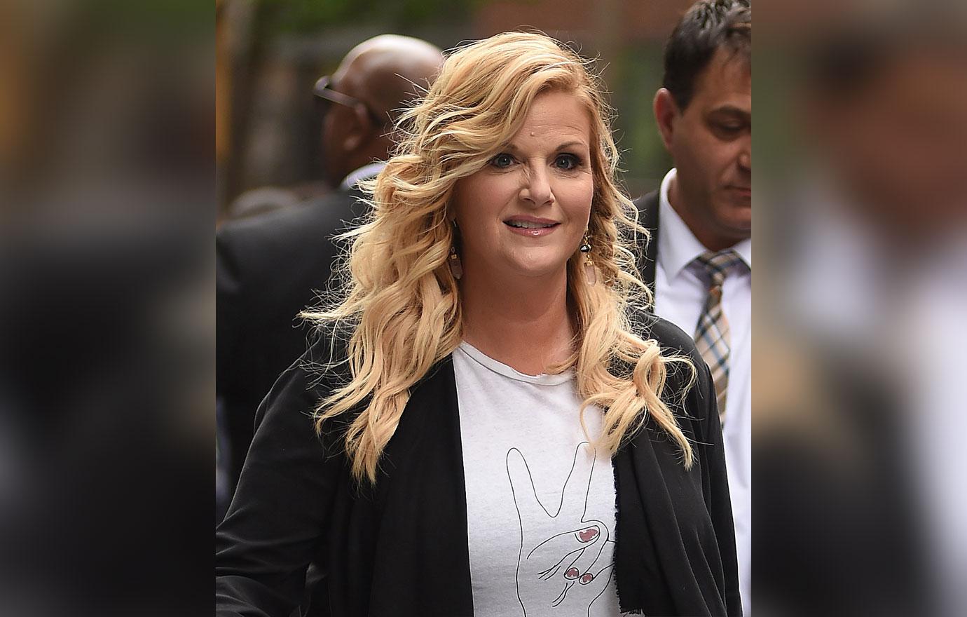 Trisha Yearwood announces new album, cookbook