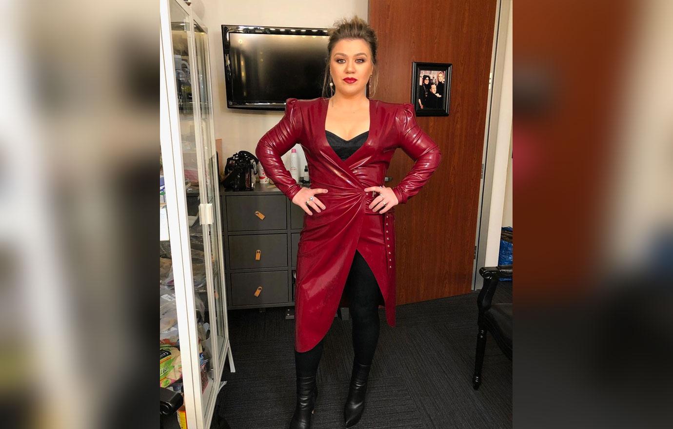 Kelly Clarkson’s Body Transformation In 10 Photos