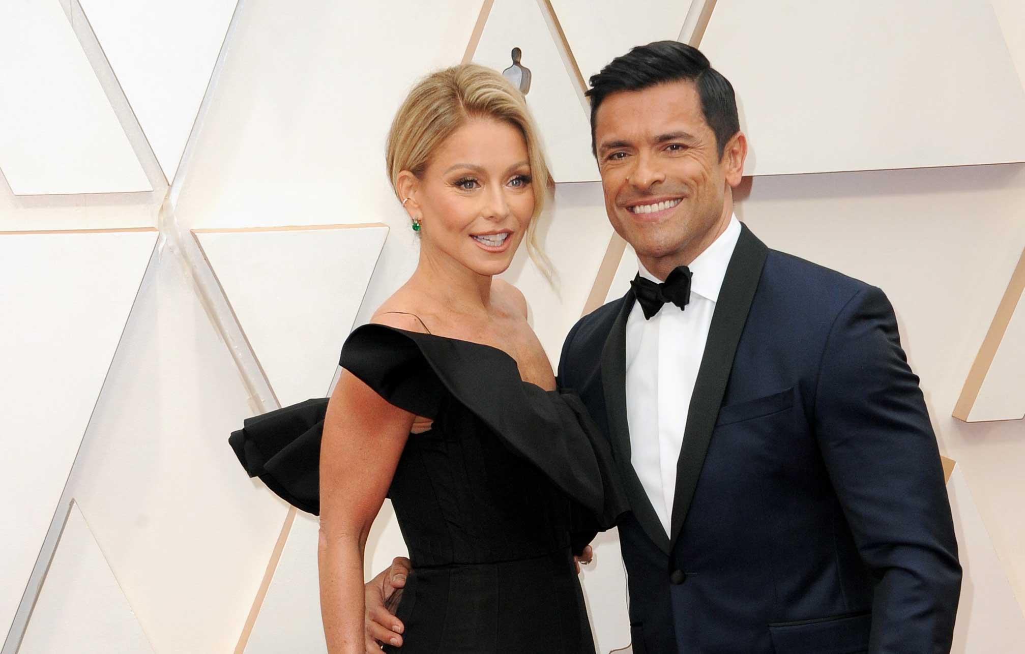 Kelly Ripa quote: I treat my cheeks like breasts in a push-up bra