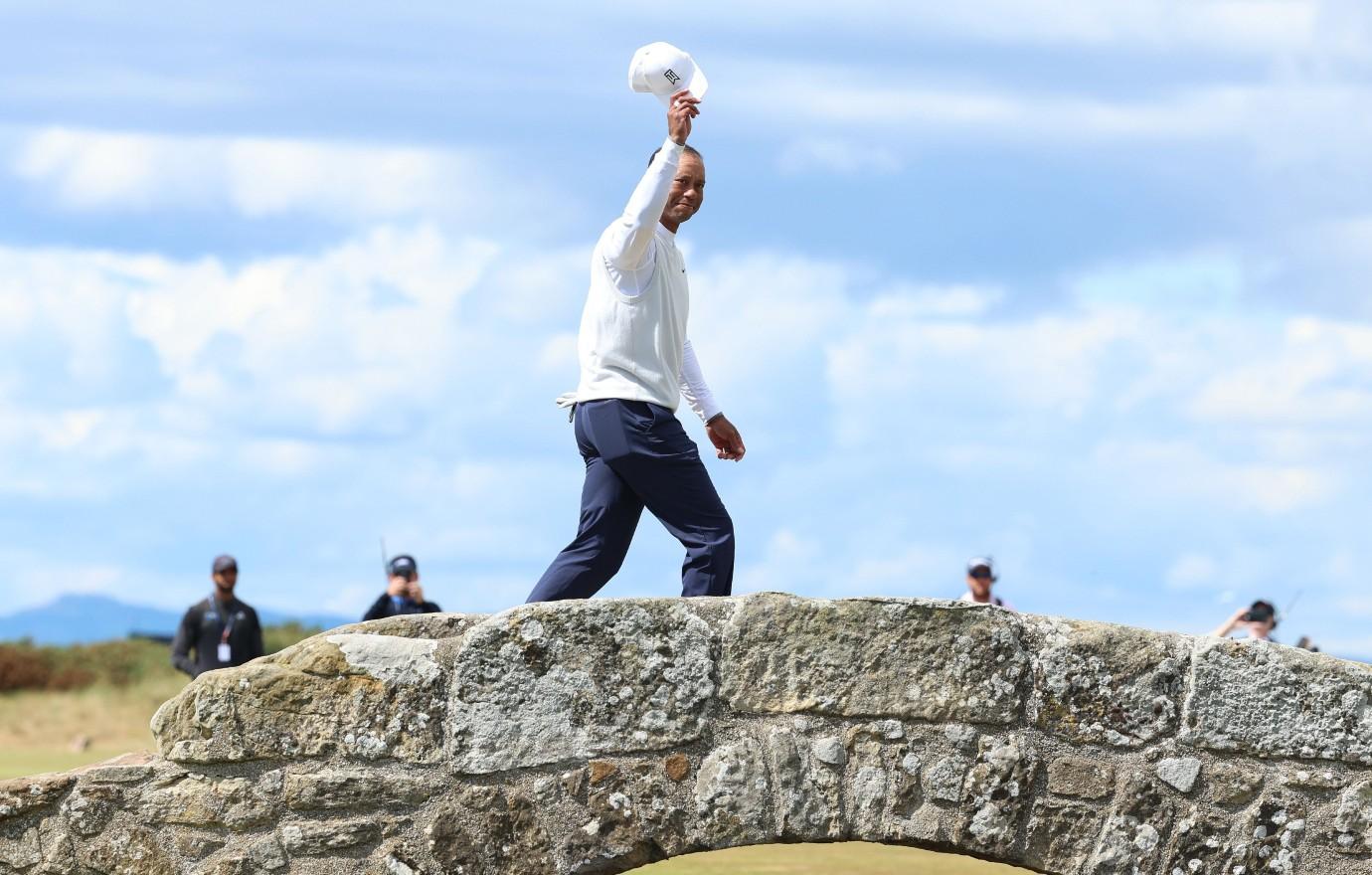 tiger woods fights tears emotional st andrews open championship