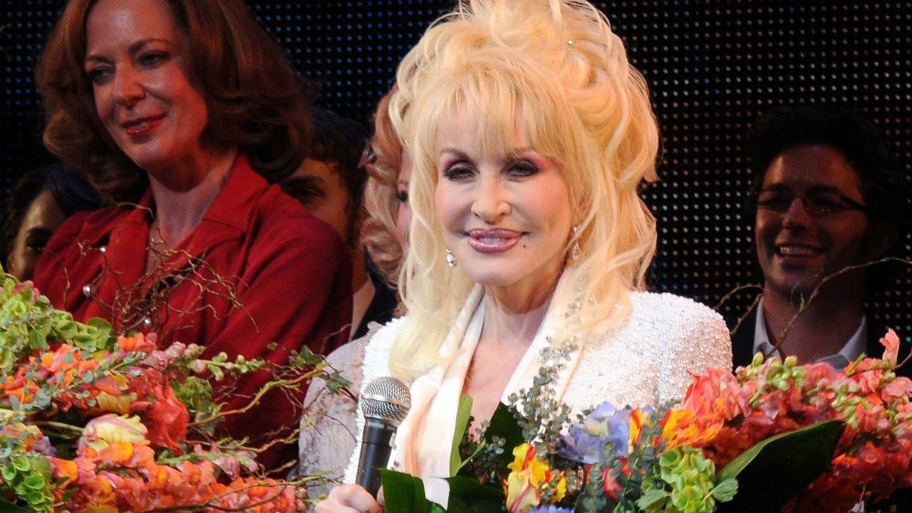 image of Dolly Parton died in Nashville, Tenn., after battling an undisclosed form of cancer.