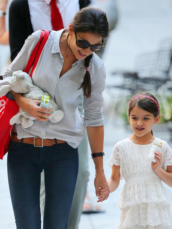 Katie Holmes Introduces Suri Cruise To Extended Family For The First Time