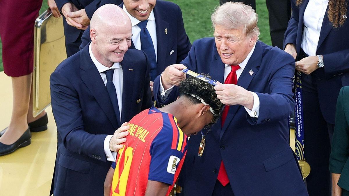soccer star cristian romero snubs donald trumps handshake world cup