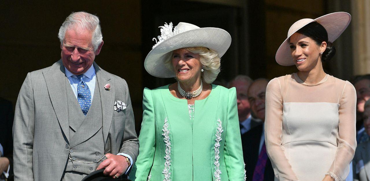 inside queen camilla purse