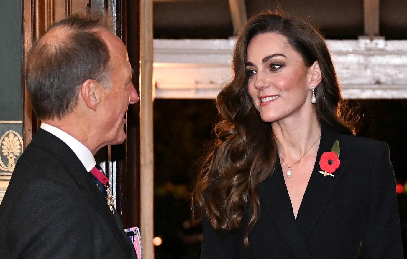 kate middleton rare festival remembrance cancer treatment photos