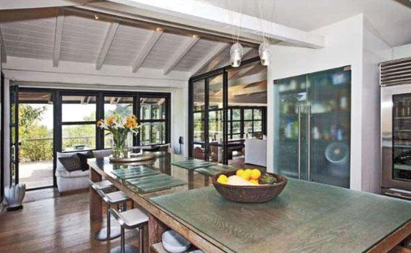 Liam hemsworth kitchen p