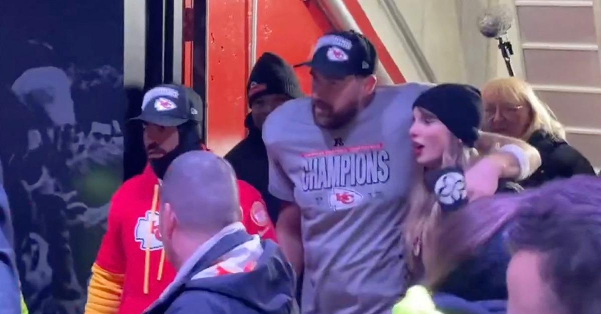 Photo of The staffer said they 'immediately started crying' when the pop star gave her the money.