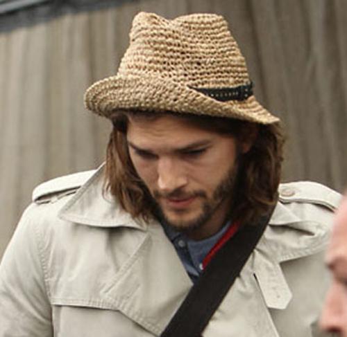 2011__10__Ashton_kutcher10052011 main_ _1.jpg