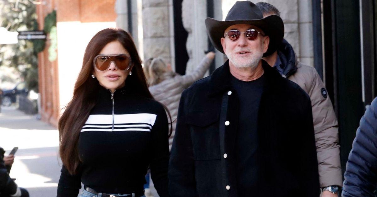 image of Jeff Bezos reportedly thinks his wife is a 'goddess.'