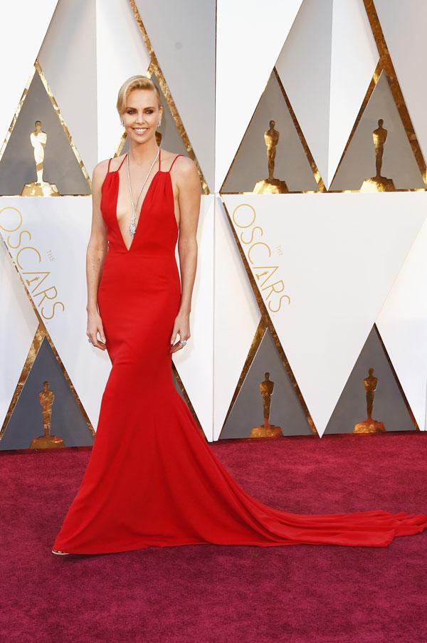 charlize theron 2016 oscars red carpet arrivals