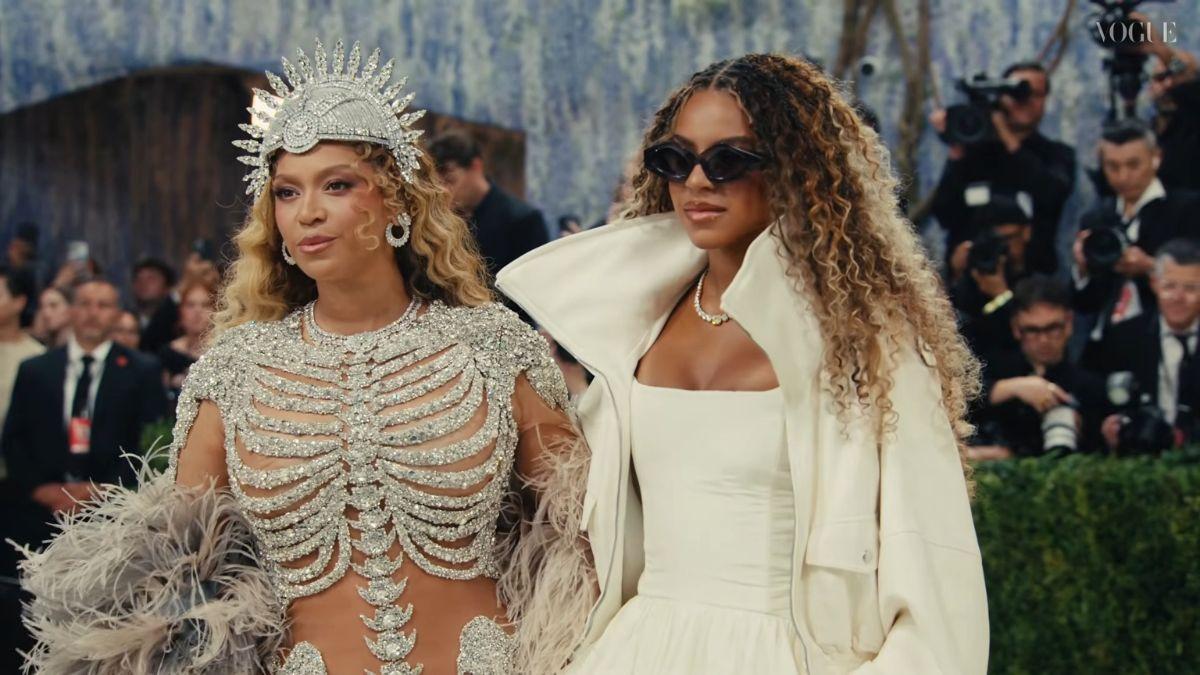 Photo of Blue Ivy Carter attended the 2026 Met Gala with her parents.