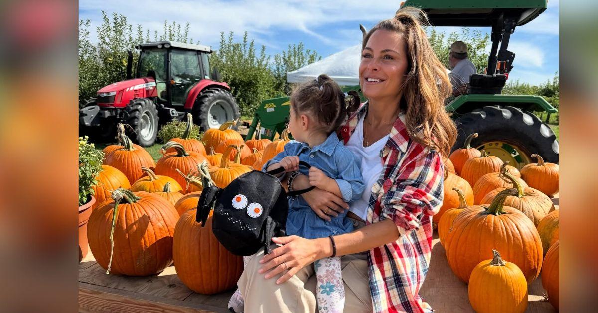 photo of Maria Menounos and daughter. 