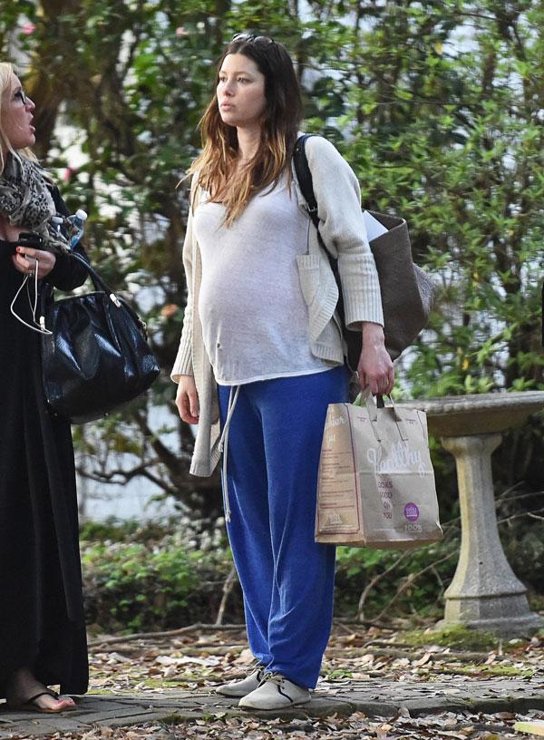 Jessica biel baby bump. 04