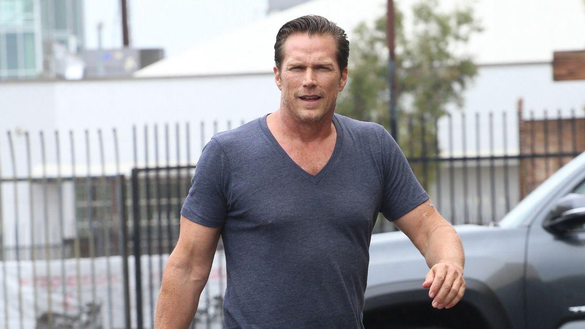  Photo of Jason Lewis 