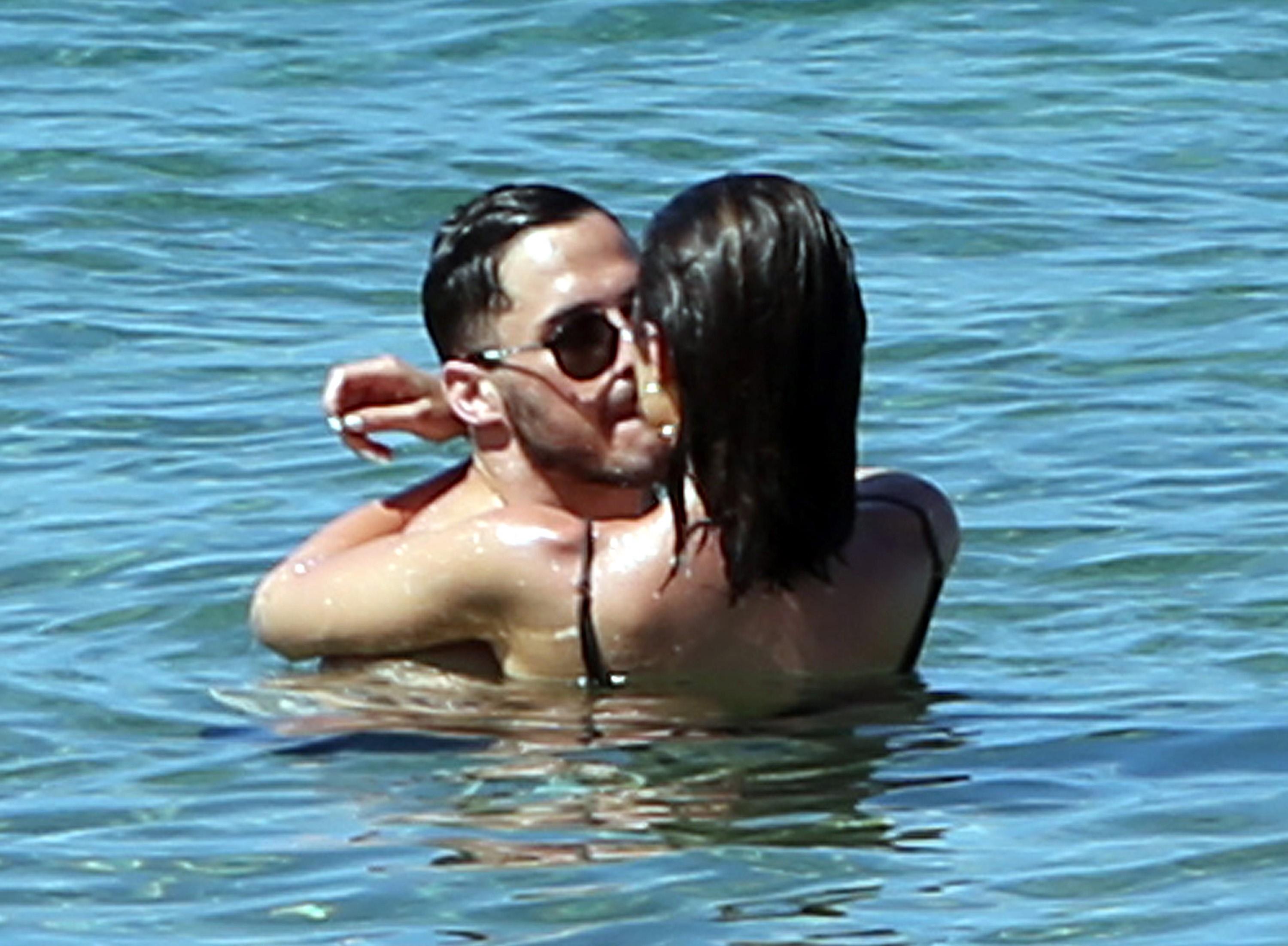 *PREMIUM EXCLUSIVE* Olivia Culpo and Danny Amendola cool off their hot bodies in Hawaii!P