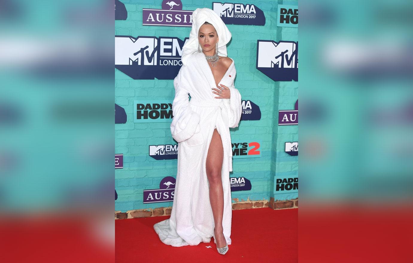 Rita ora bathrobe emas