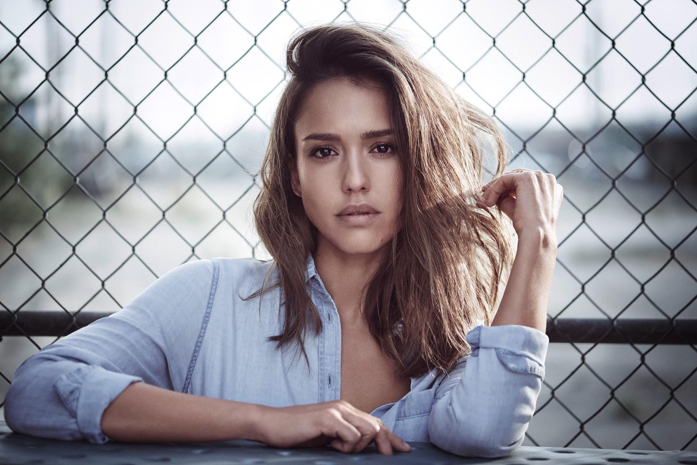 Jessica Alba teams up with denim brand DL1961