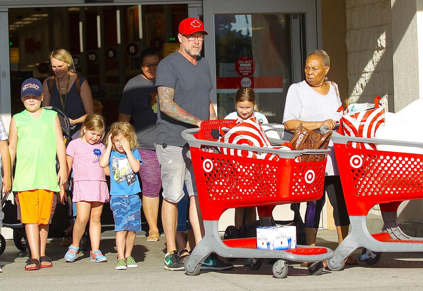 Tori Spelling Money Issues Target Shopping Spree 02