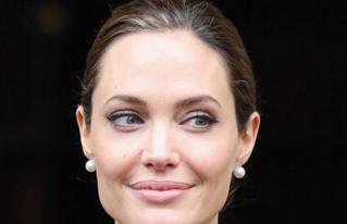 Angelina jolie2 teaser_319x206.jpg