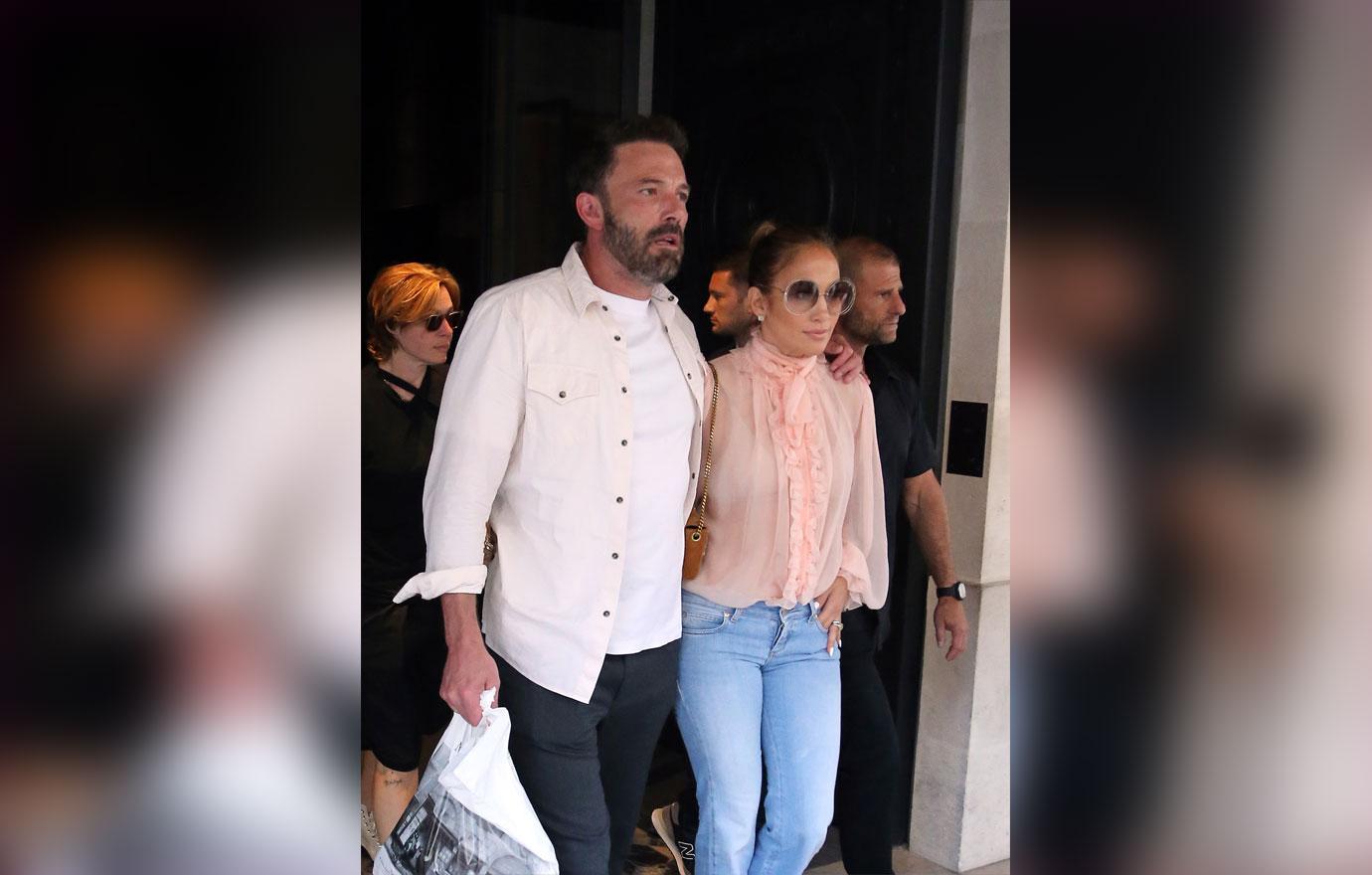 ben affleck feeds wife jennifer lopez second honeymoon italy