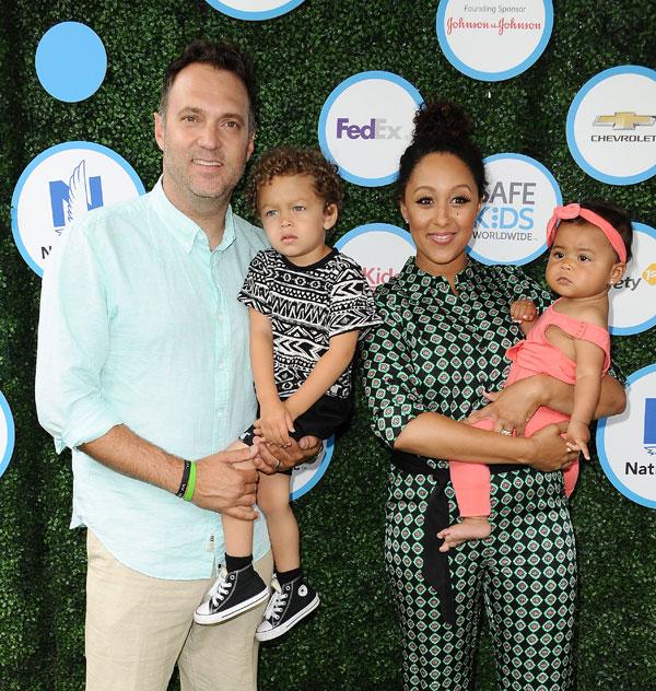 Tamera mowry ariah talea date day pink robe turbans photos 03