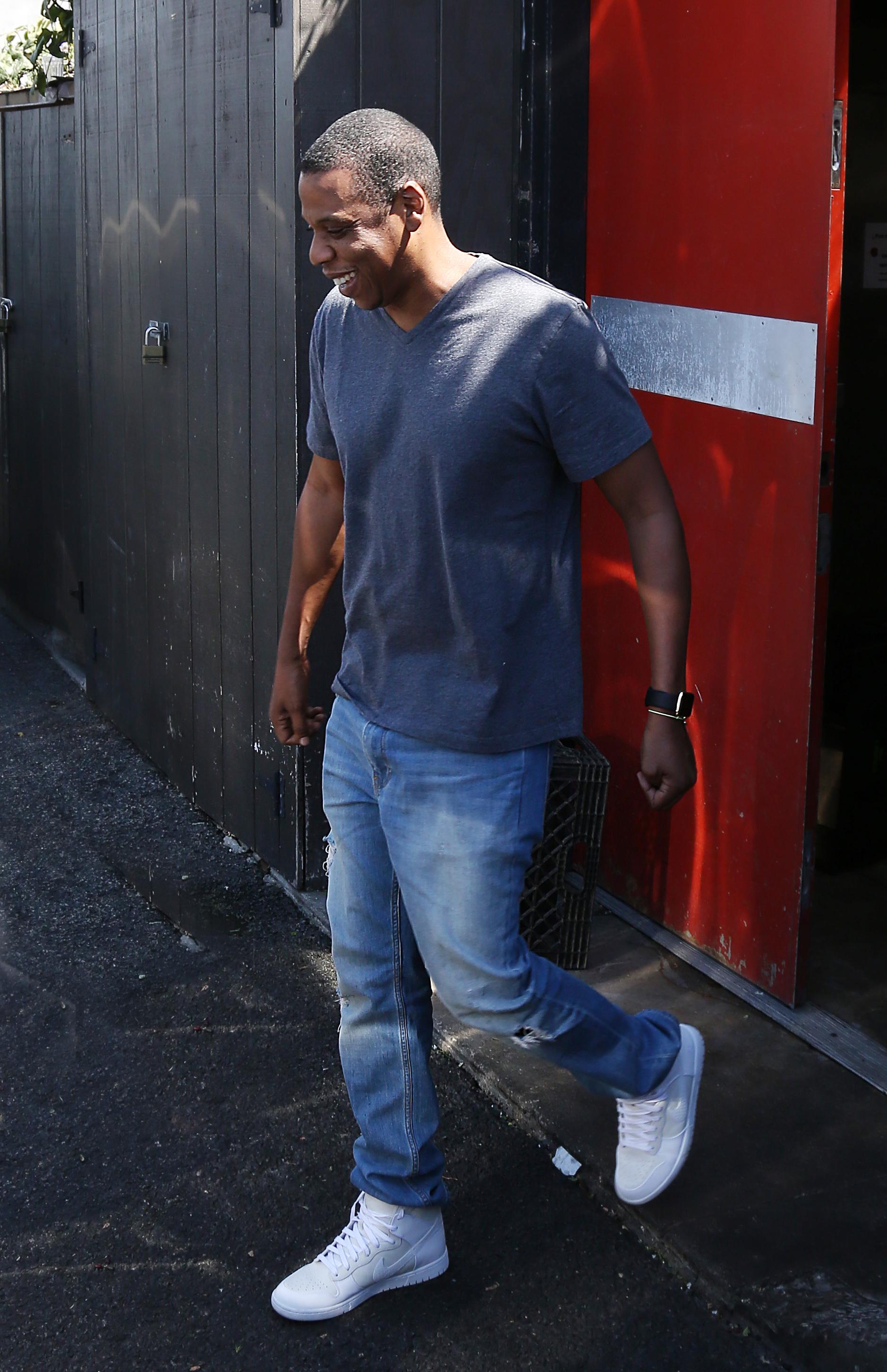 EXCLUSIVE: Jay Z and Beyonce leaving a restaurant in Los Angeles, Jay Z was wearing the new $17&#8217;000 Apple Gold Watch Edition