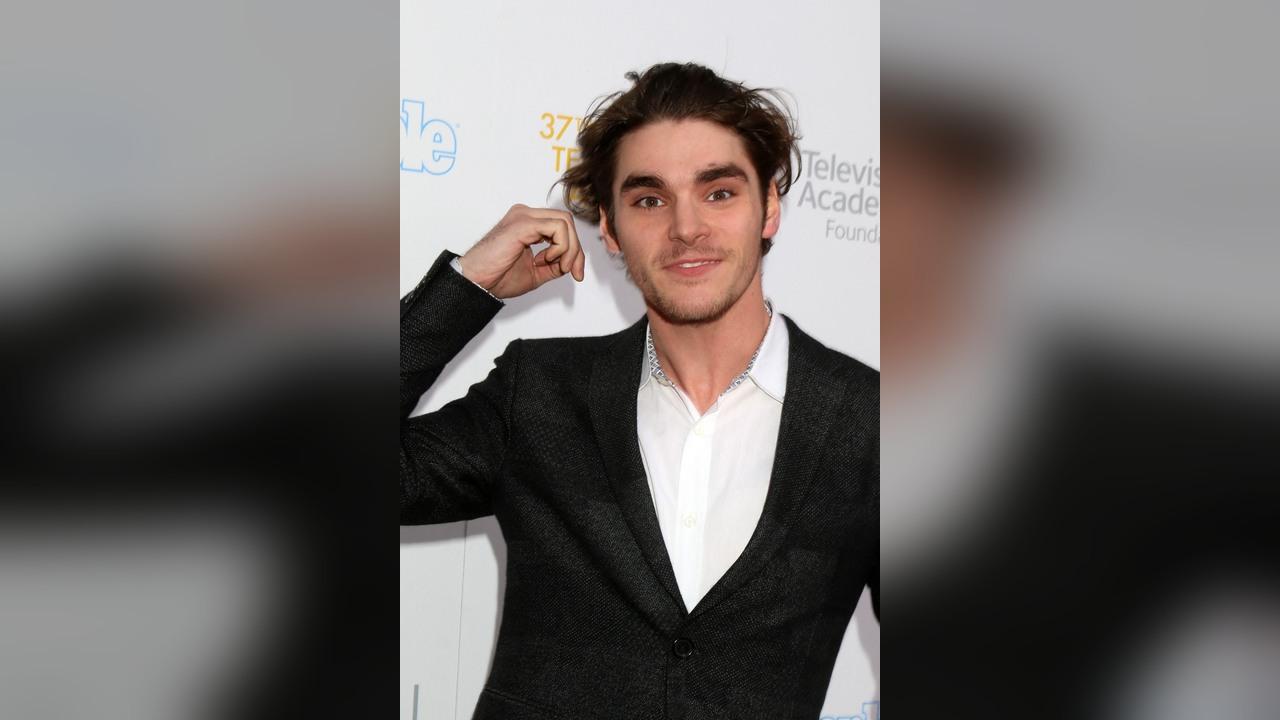 rj mitte dead at