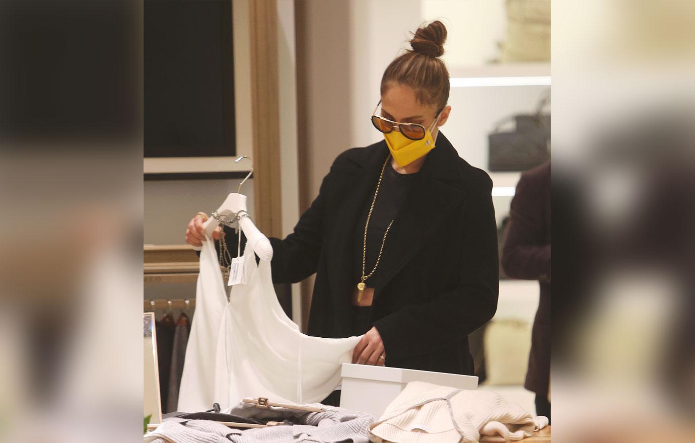 ben affleck takes kids jennifer lopez shopping photos