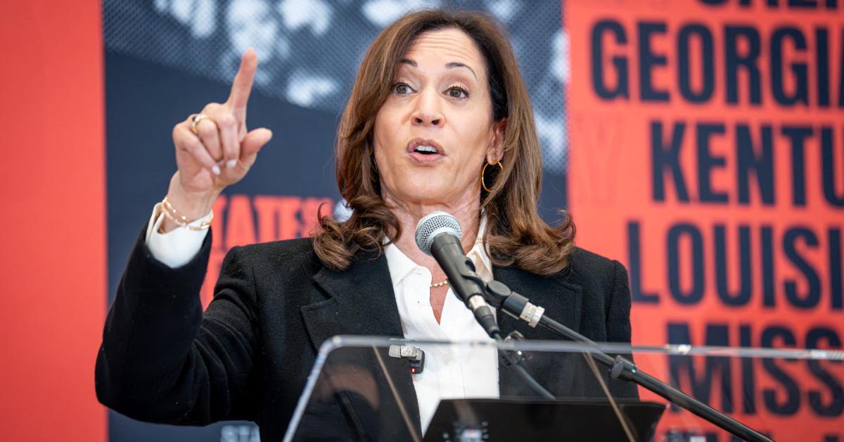 Image of Kelly Ripa joked Kamala Harris has been 'impersonating' Maya Rudolph 'impersonating her.'