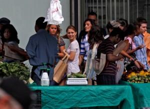 2010__05__Natalie_Portman_May10_29 300×218.jpg