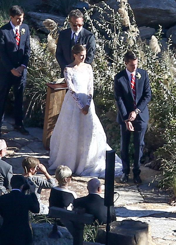 Wedding Bliss! Allison Williams Is Now Married To Ricky Van Veen: See ...