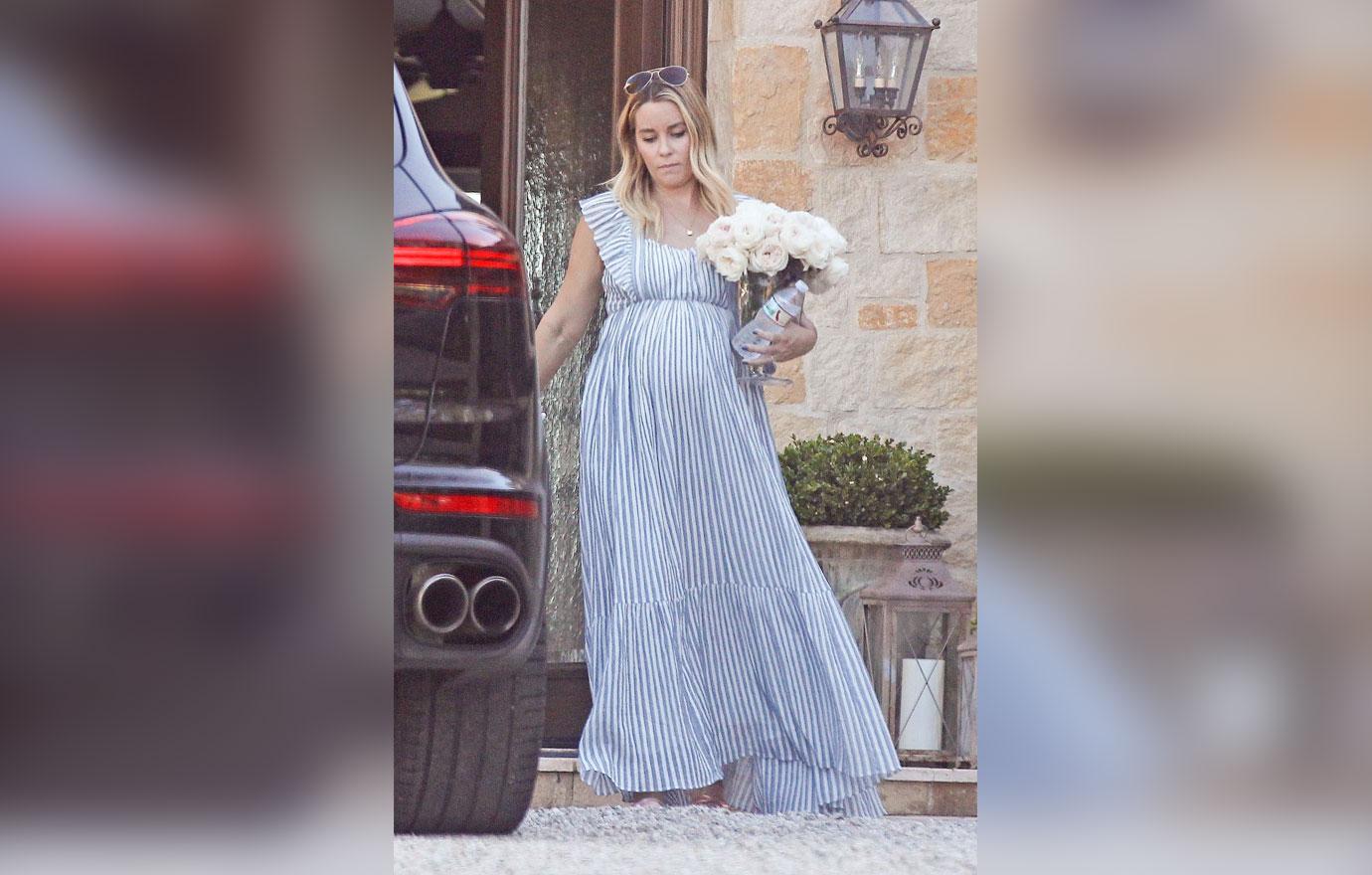 [PICS] Pregnant Lauren Conrad Is SO Adorable At Her Baby Shower!(02)