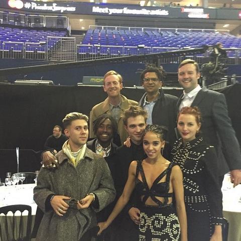 So In Love! Robert Pattinson And FKA Twigs Show Major PDA At The 2015