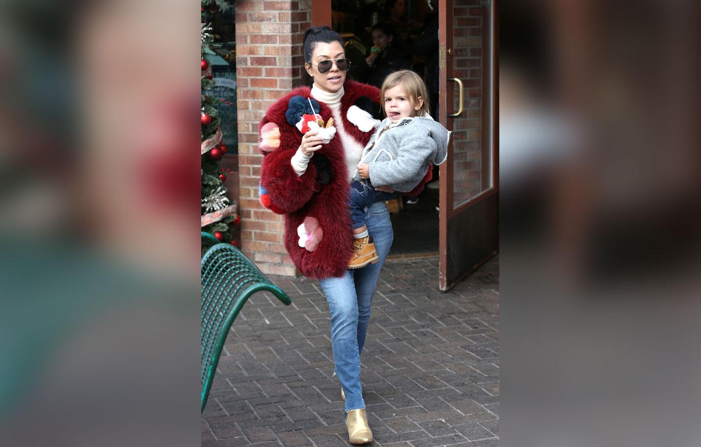 FFN_AKMFF2GO_KardashianDisick_Shop_EXC_123016_52269392